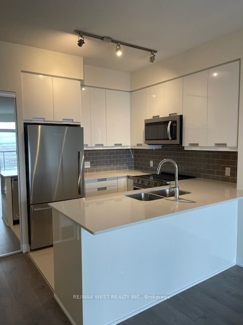 35 Watergarden Dr, unit 2711 for rent - image #2