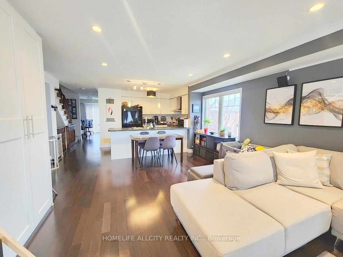 3975 Eglinton Ave W Garden Villas I Townhomes 3 Beds + 1 3 Baths