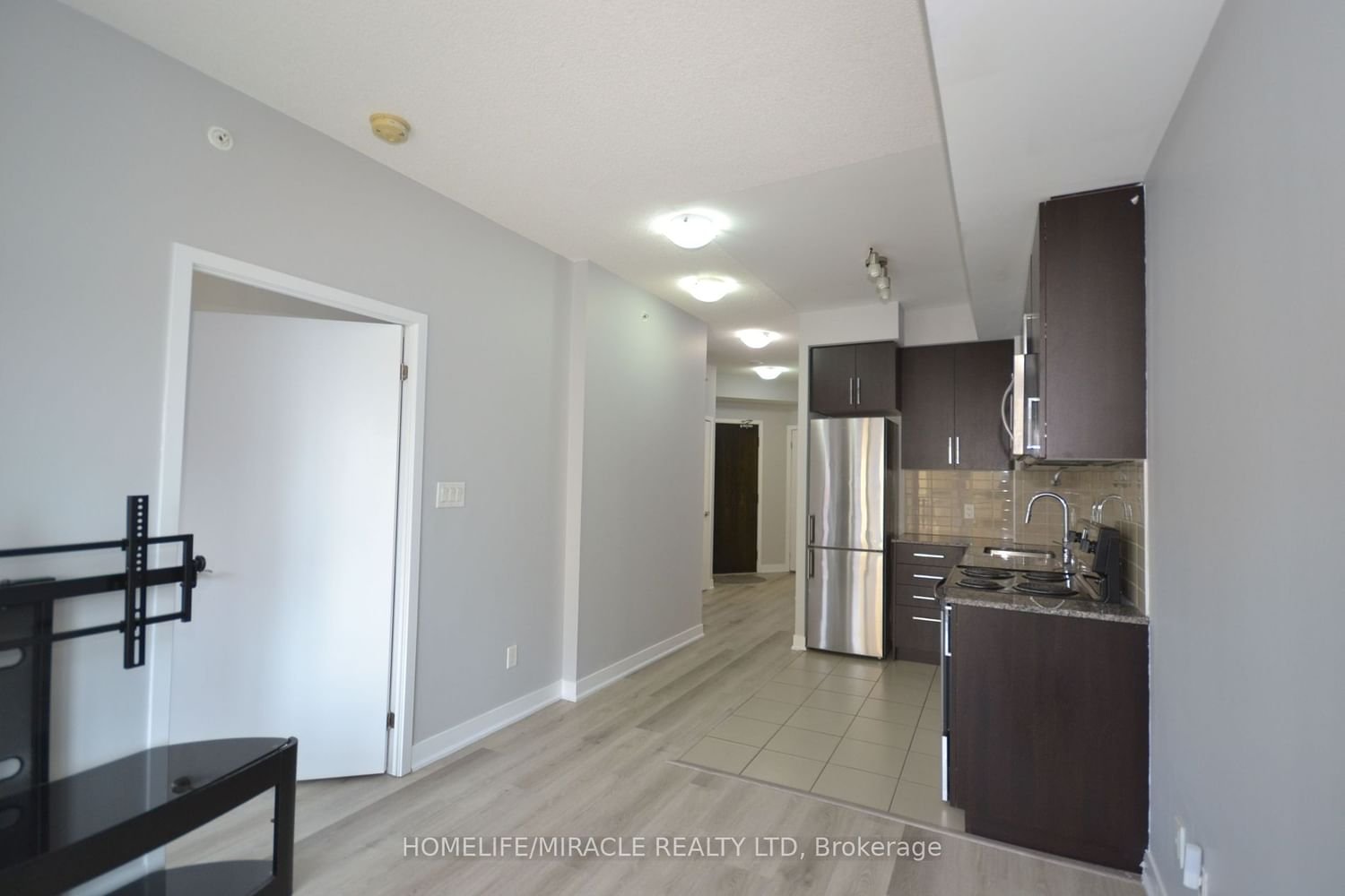 840 Queens Plate Dr, unit 1101 for rent - image #5
