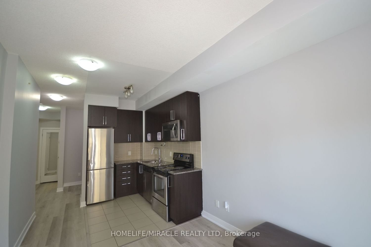 840 Queens Plate Dr, unit 1101 for rent - image #6