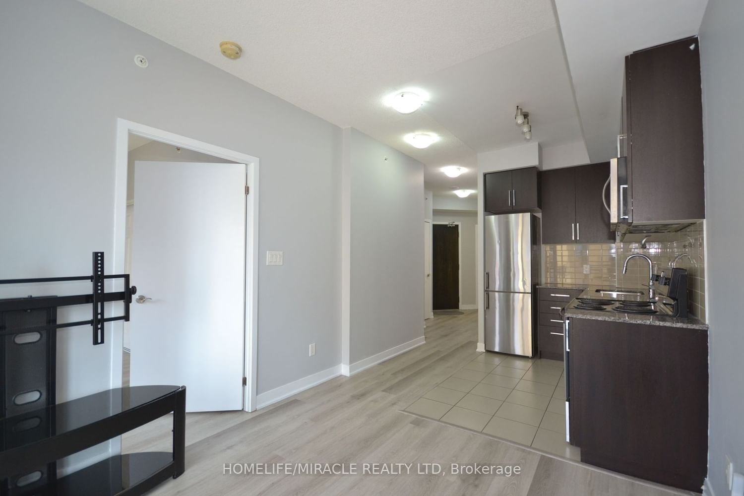 840 Queens Plate Dr, unit 1101 for rent - image #8