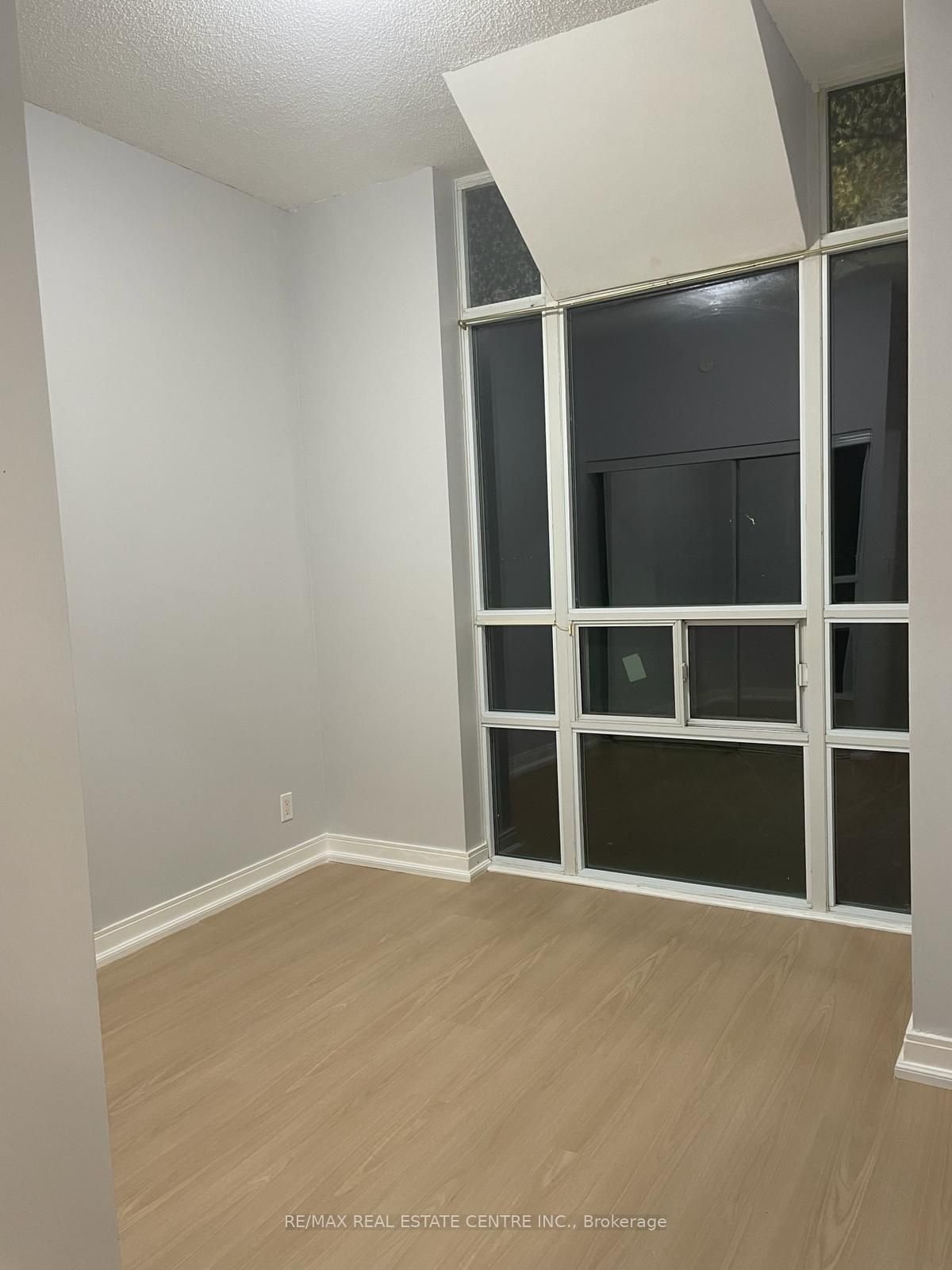 80 Absolute Ave, unit 103 for rent - image #8