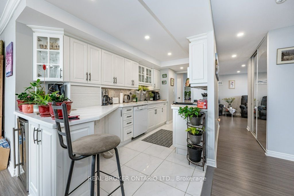 3100 Kirwin Ave, unit 2102 for sale - image #15