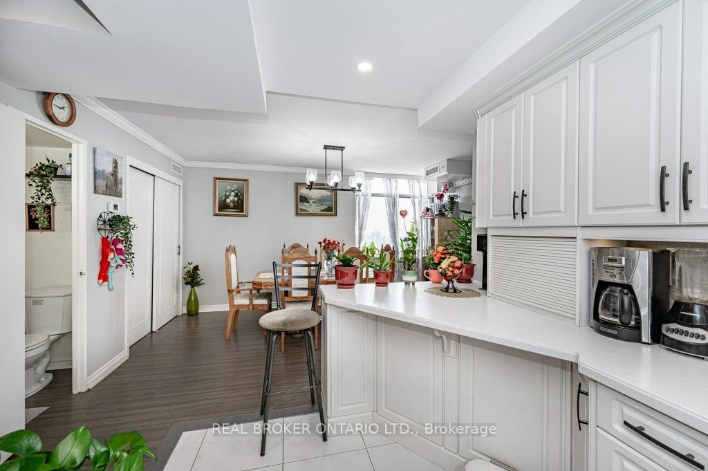 3100 Kirwin Ave, unit 2102 for sale - image #19