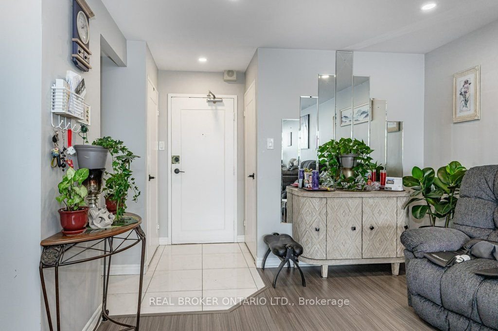 3100 Kirwin Ave, unit 2102 for sale - image #5