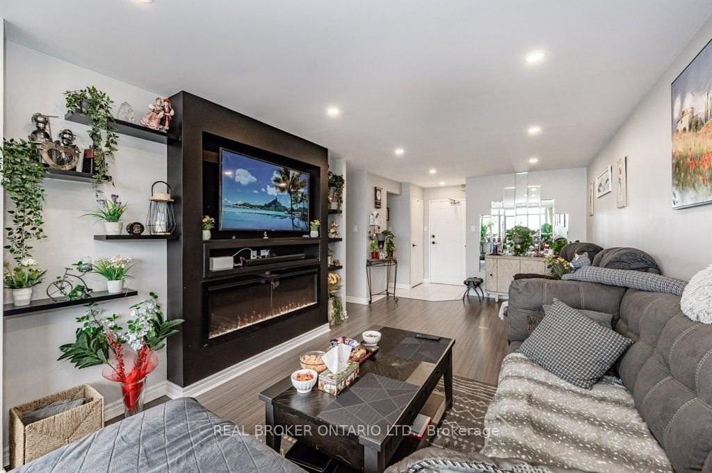 3100 Kirwin Ave, unit 2102 for sale - image #8