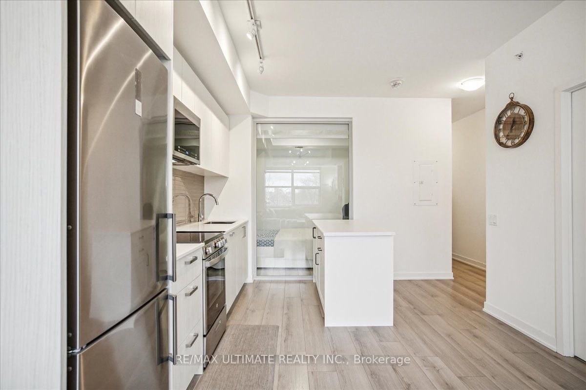 1787 St Clair Ave W, unit 220 for rent - image #6