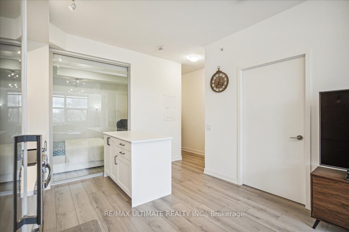 1787 St Clair Ave W, unit 220 for rent - image #7