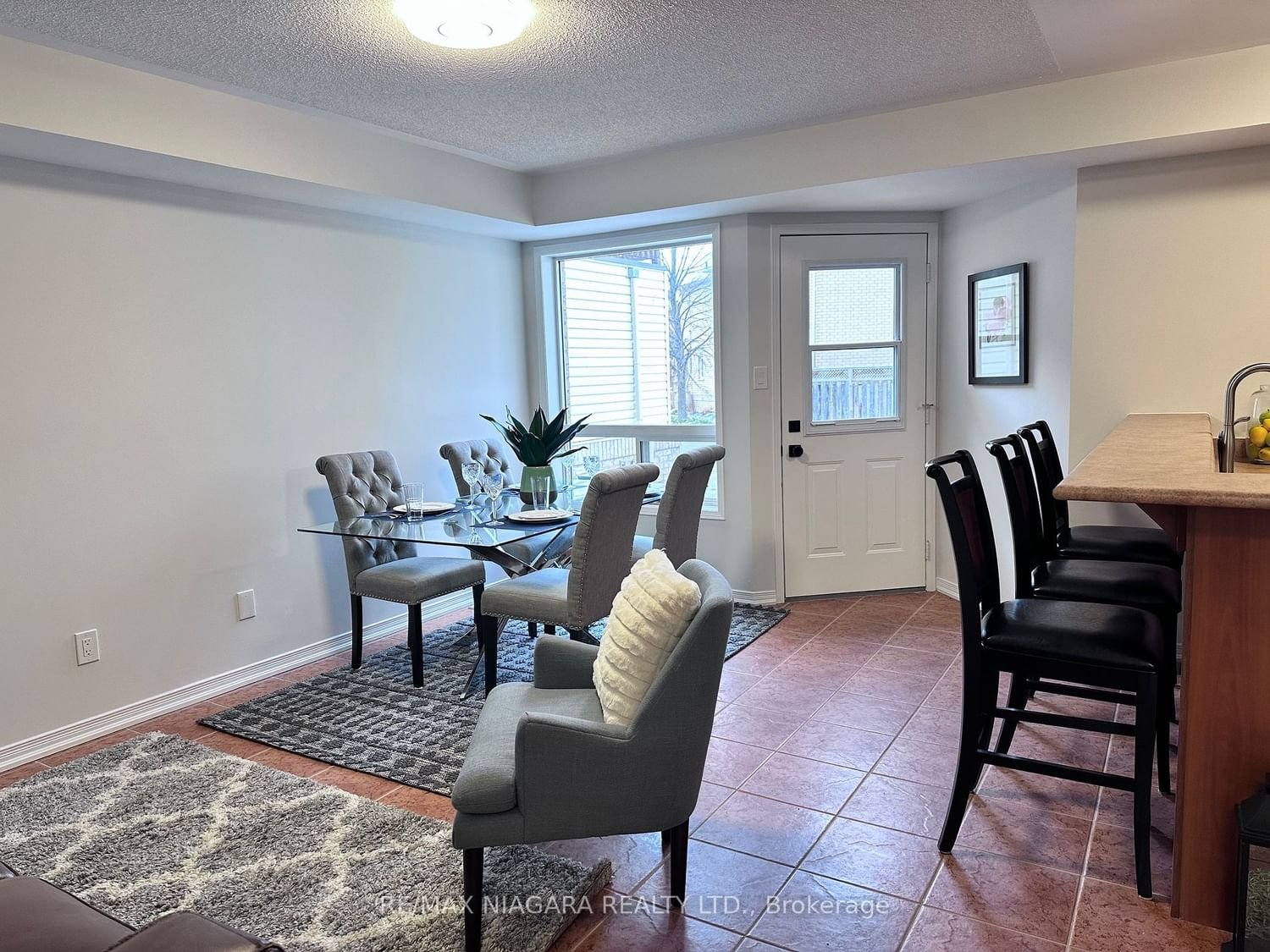 1489 Heritage Way, unit 60 for sale - image #2