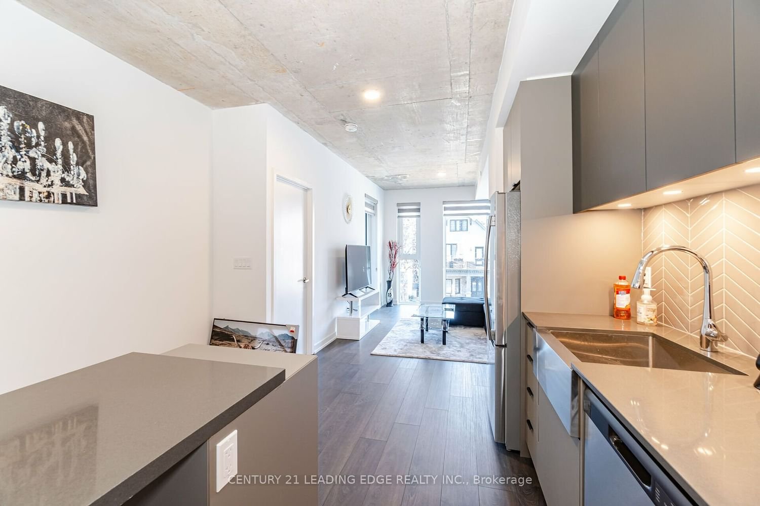 57 Brock Ave, unit 206 for rent - image #19