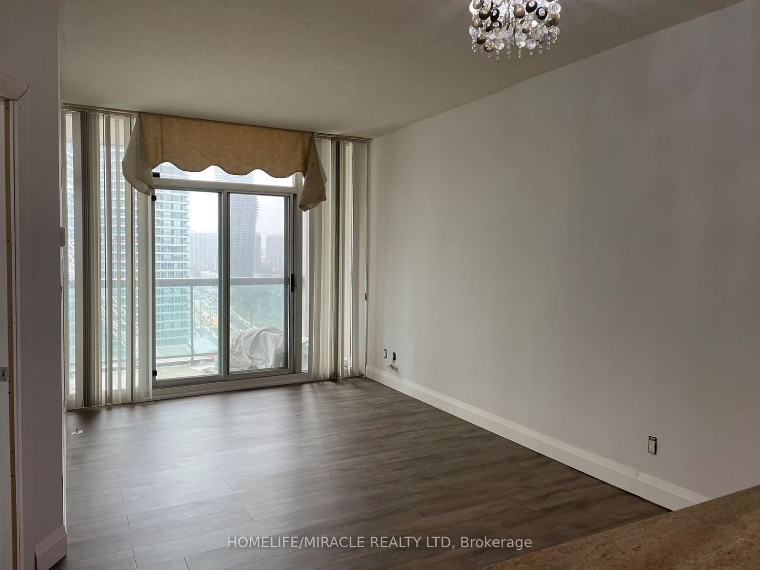 3504 Hurontario St, unit 1708 for rent - image #4