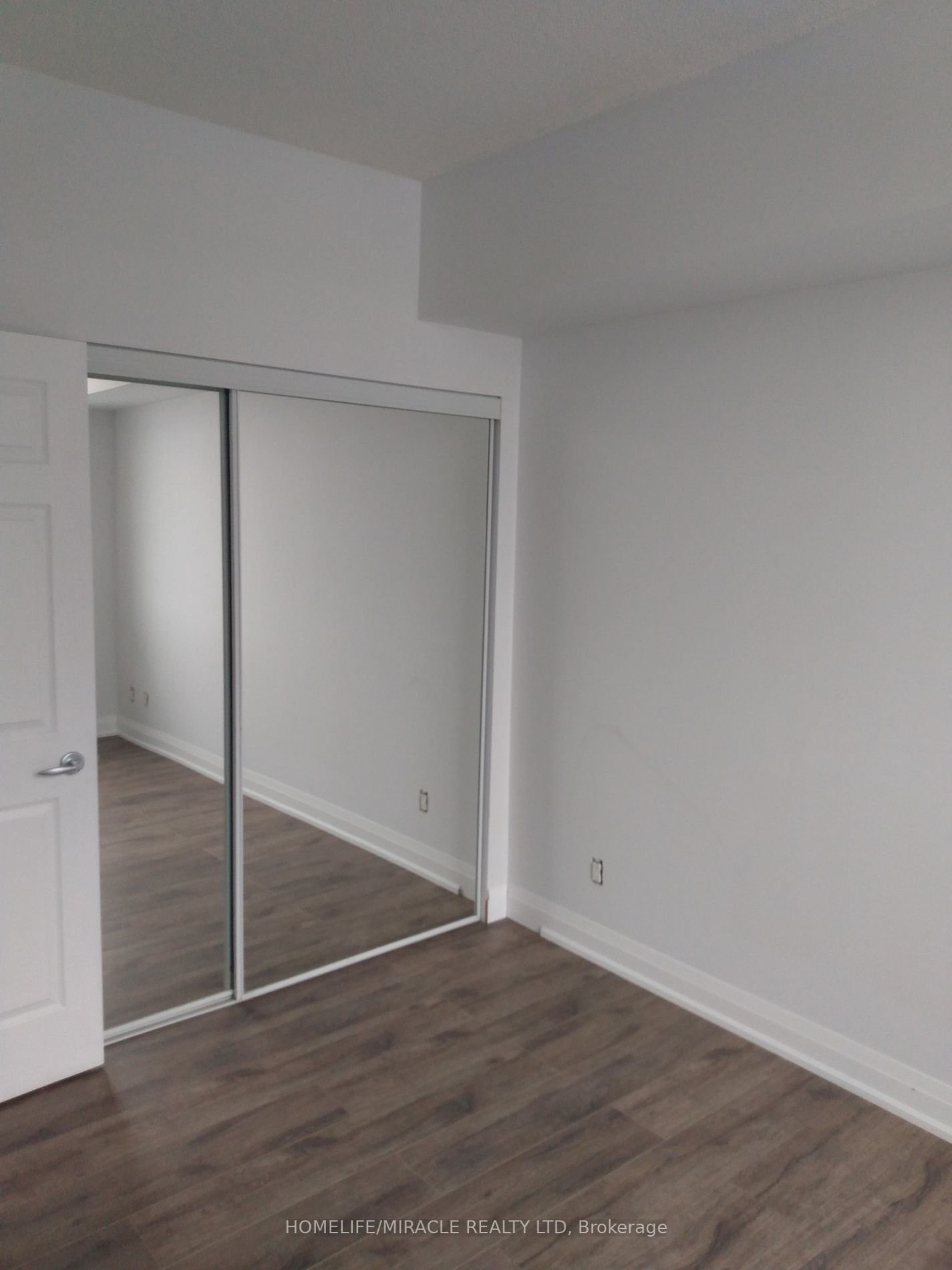 3504 Hurontario St, unit 1708 for rent - image #6