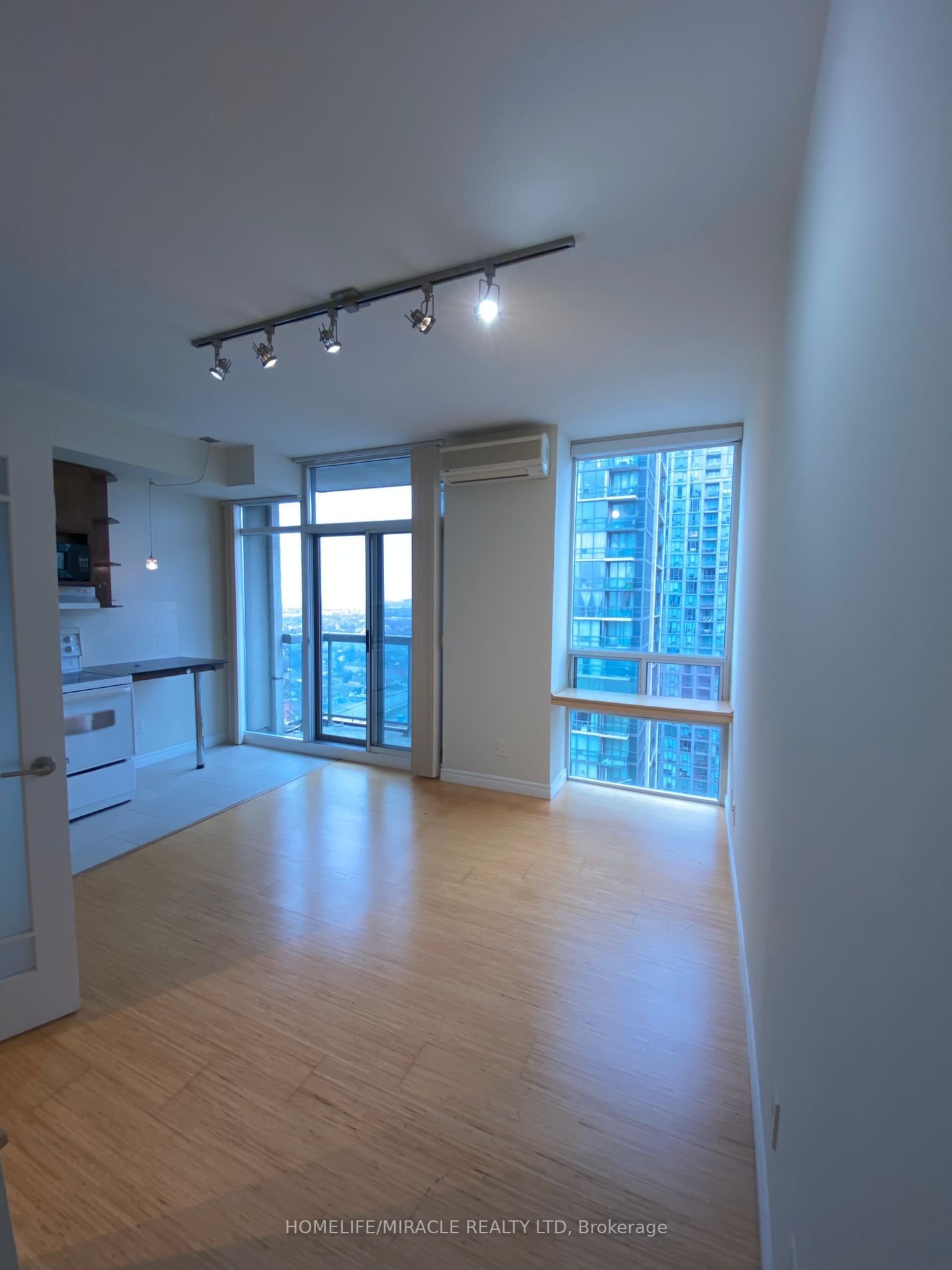 3504 Hurontario St, unit 2506 for rent - image #8
