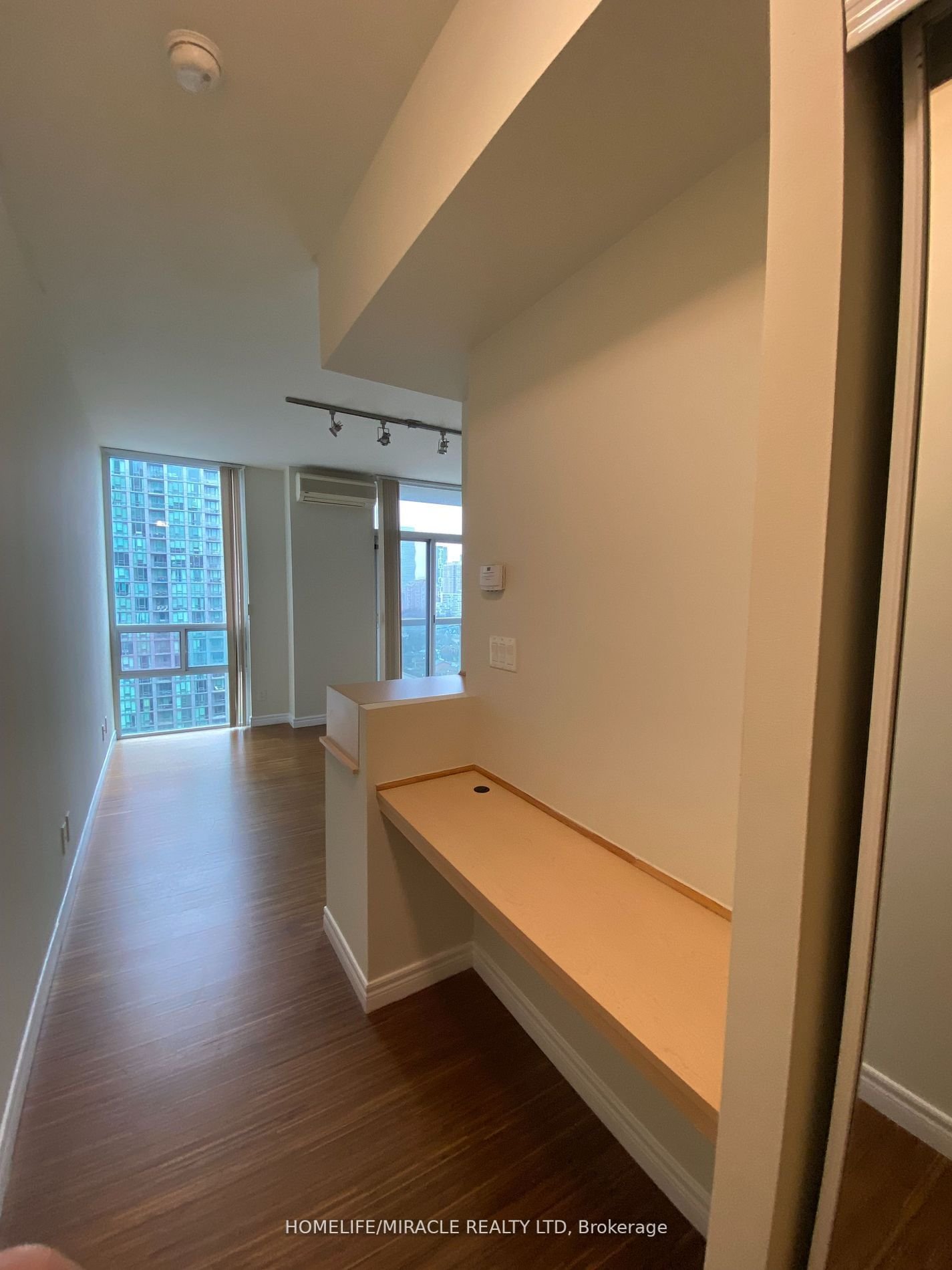 3504 Hurontario St, unit 2507 for rent - image #6