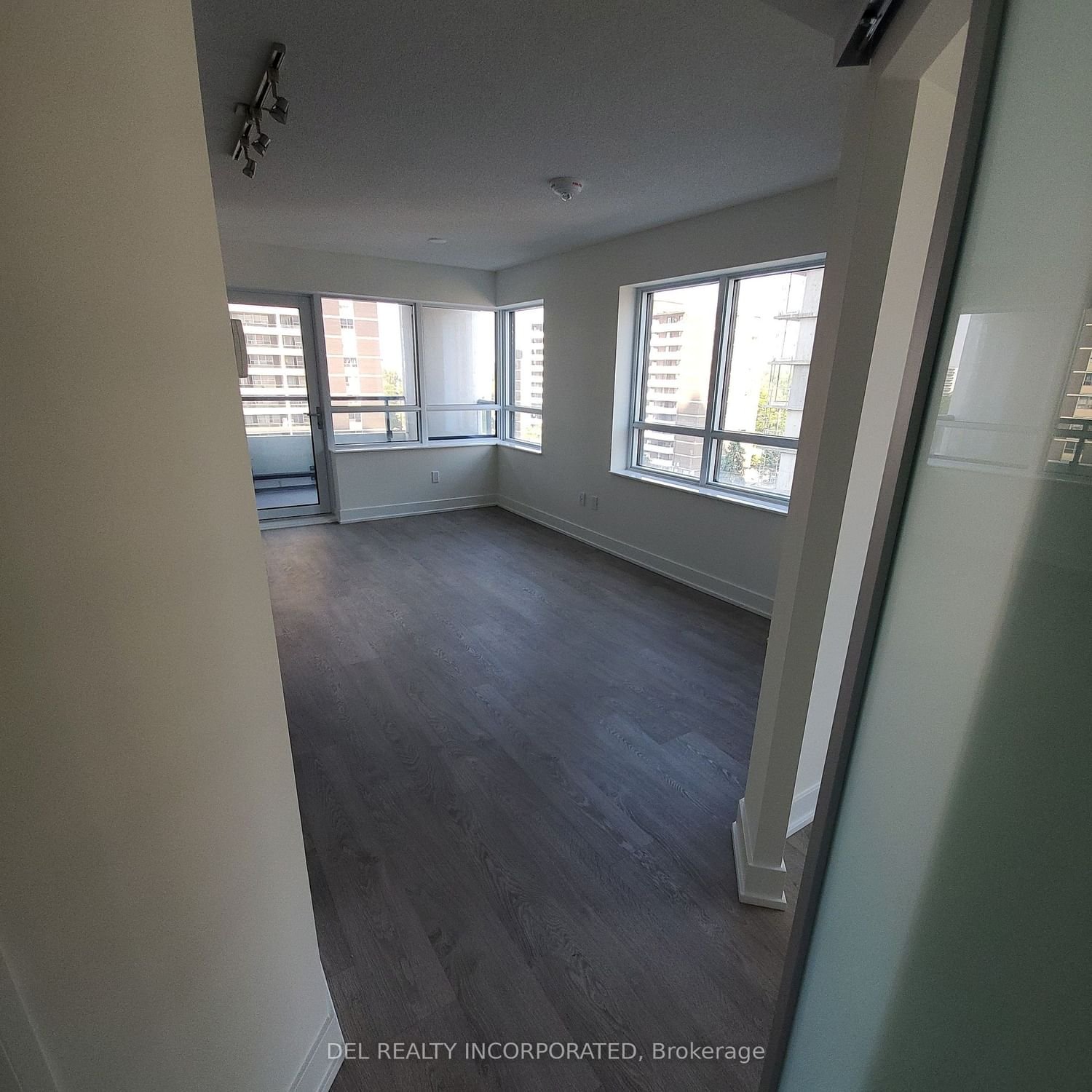 7 Mabelle Ave, unit 604 for rent - image #3