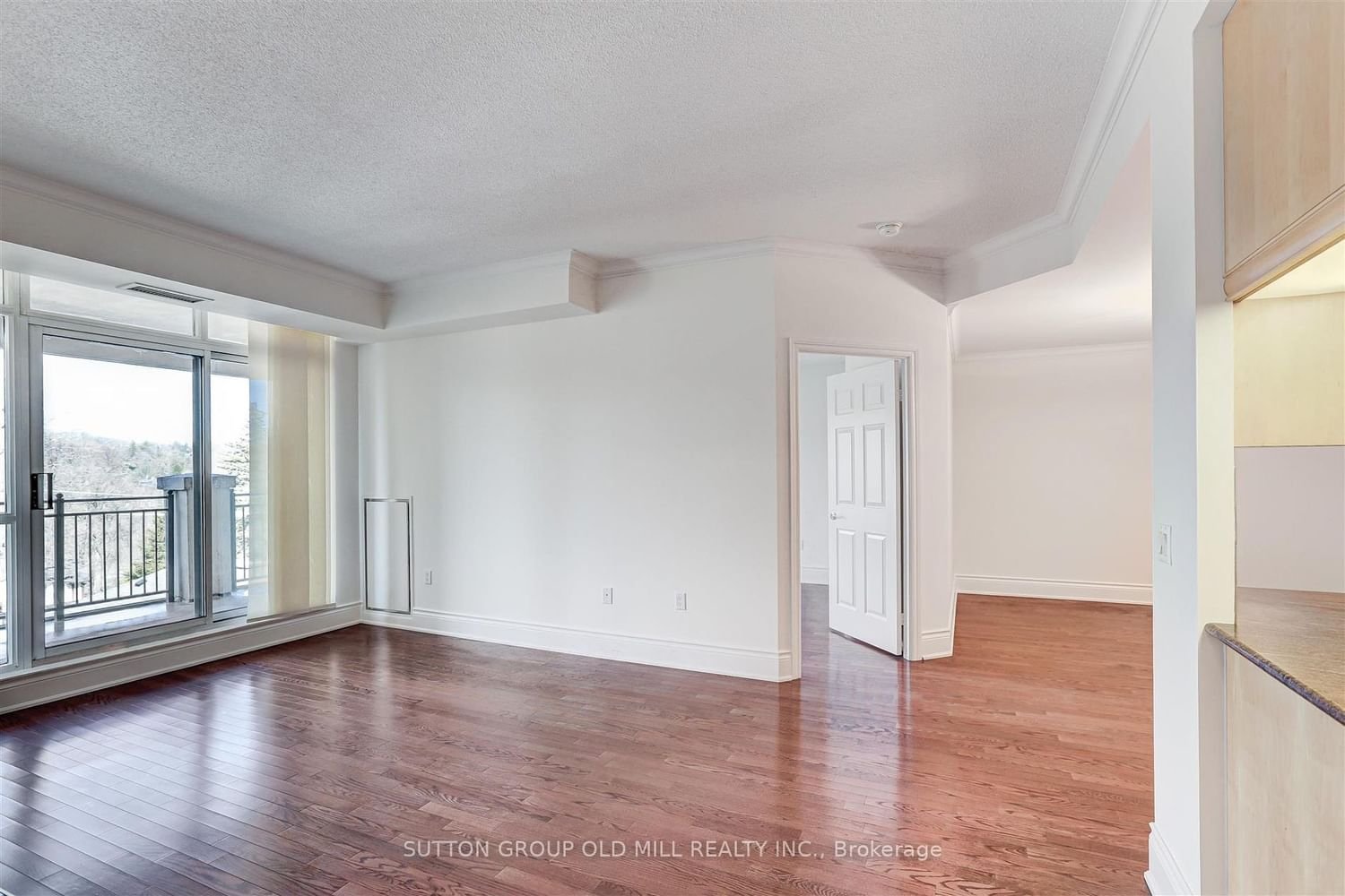 12 Old Mill Tr, unit 506 for rent - image #11