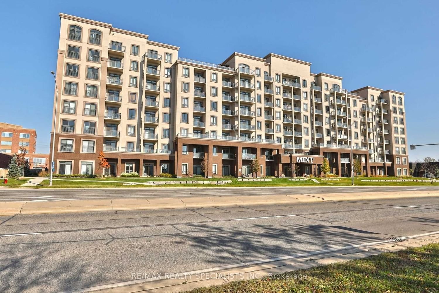 2490 Old Bronte Rd, unit 506 for rent - image #1
