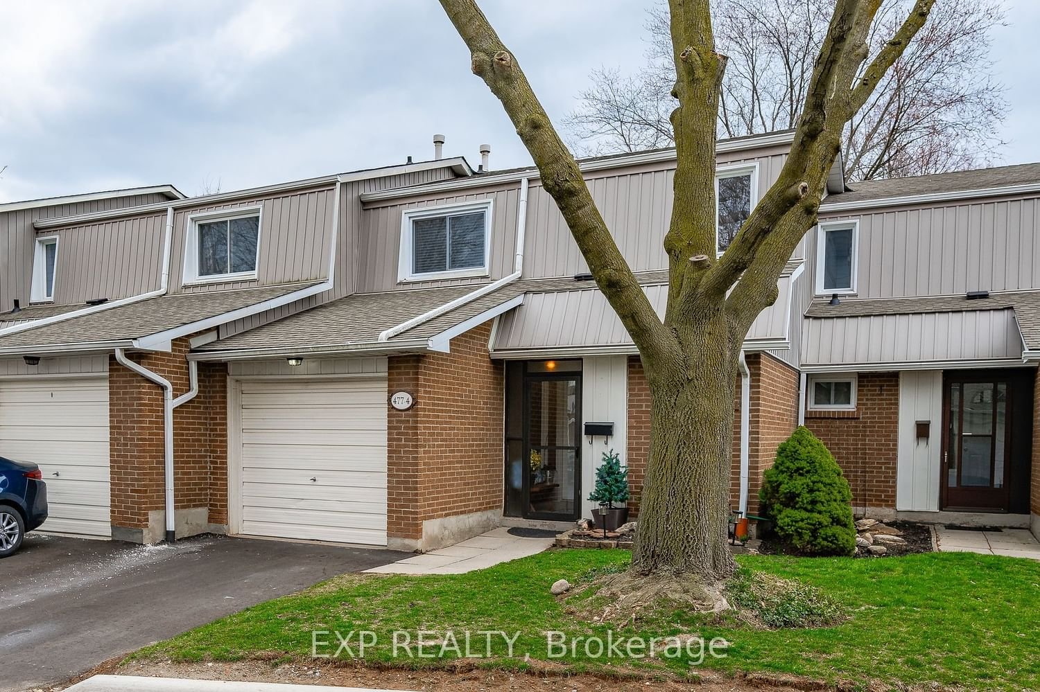 477 Woodview Rd, unit 4 for sale - image #2