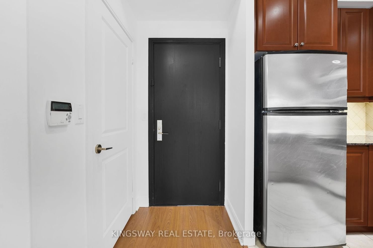 80 Absolute Ave, unit 302 for sale - image #3