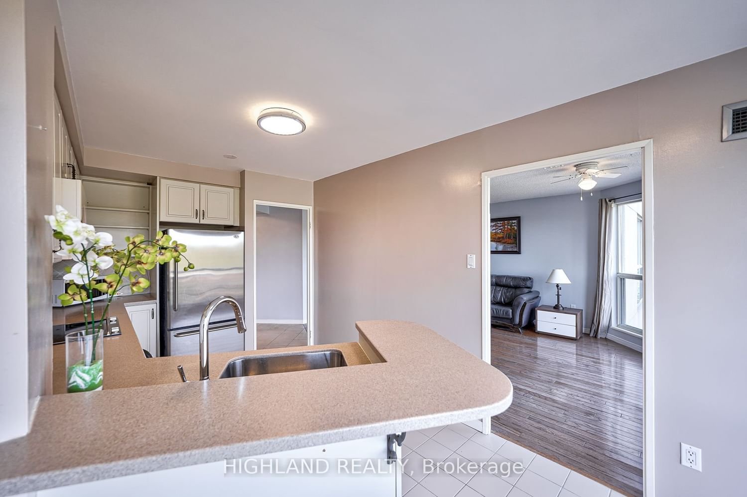 1700 The Collegeway, unit 705 for sale - image #17