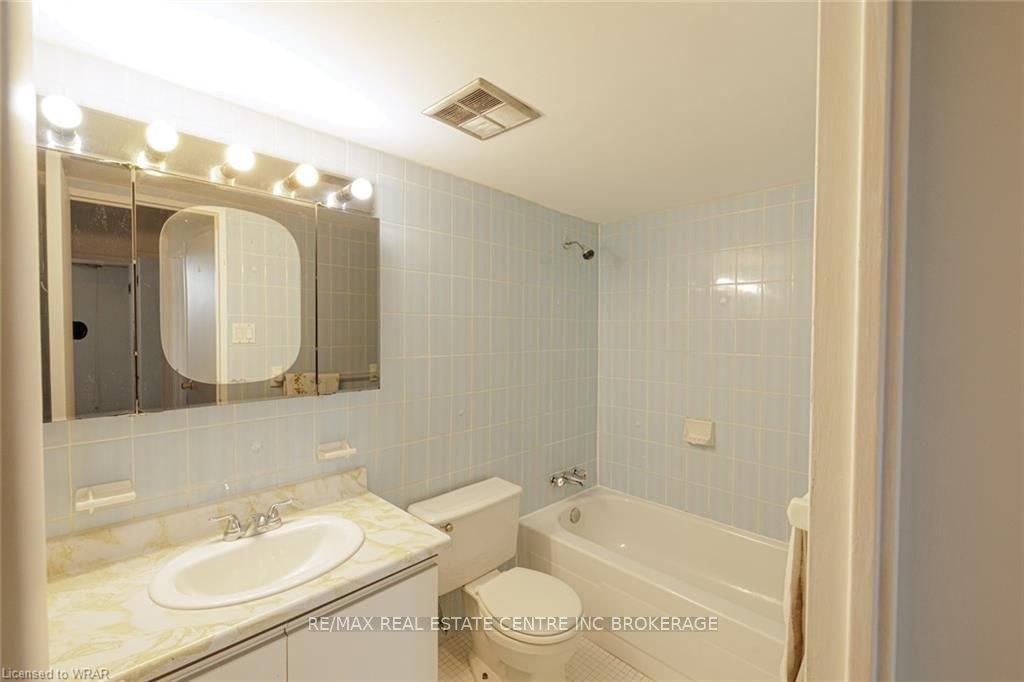 362 The East Mall St, unit 304 for sale - image #5