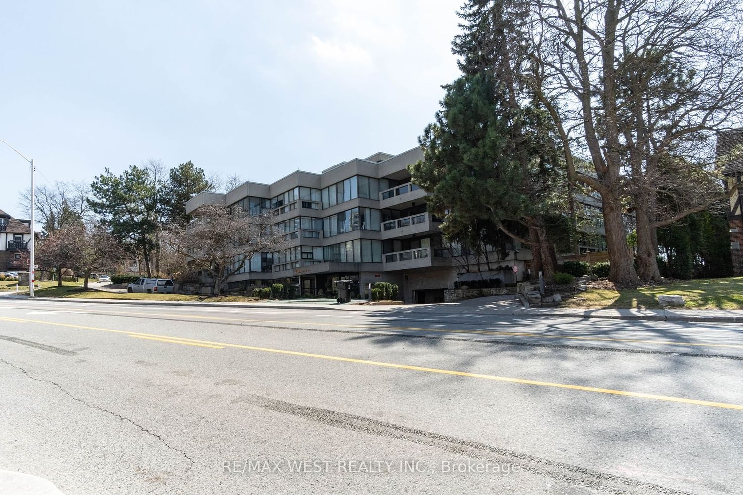 2545 Bloor St W, unit 405 for sale - image #3