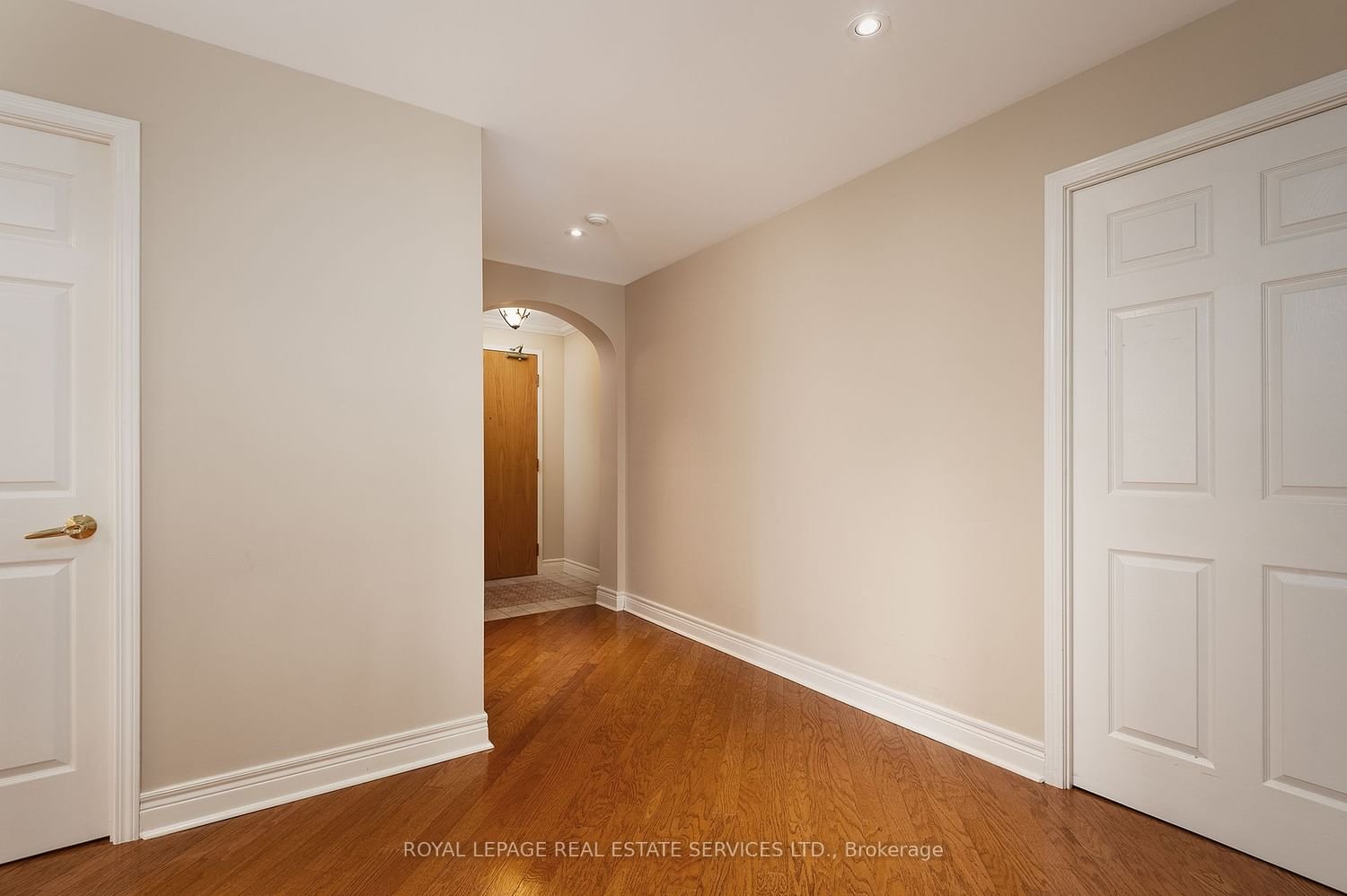 30 Anglesey Blvd, unit 402 for sale - image #4