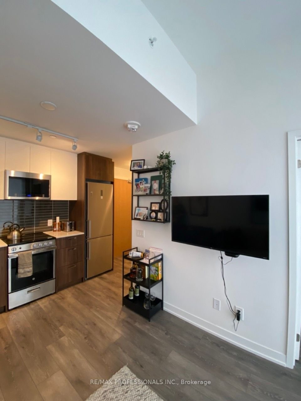 1787 St Clair Ave W, unit 918 for rent - image #17