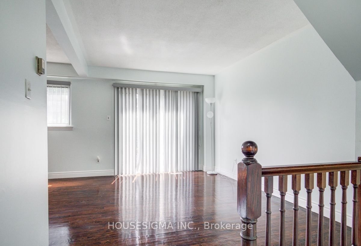 181 Fleetwood Cres for rent  - image #4