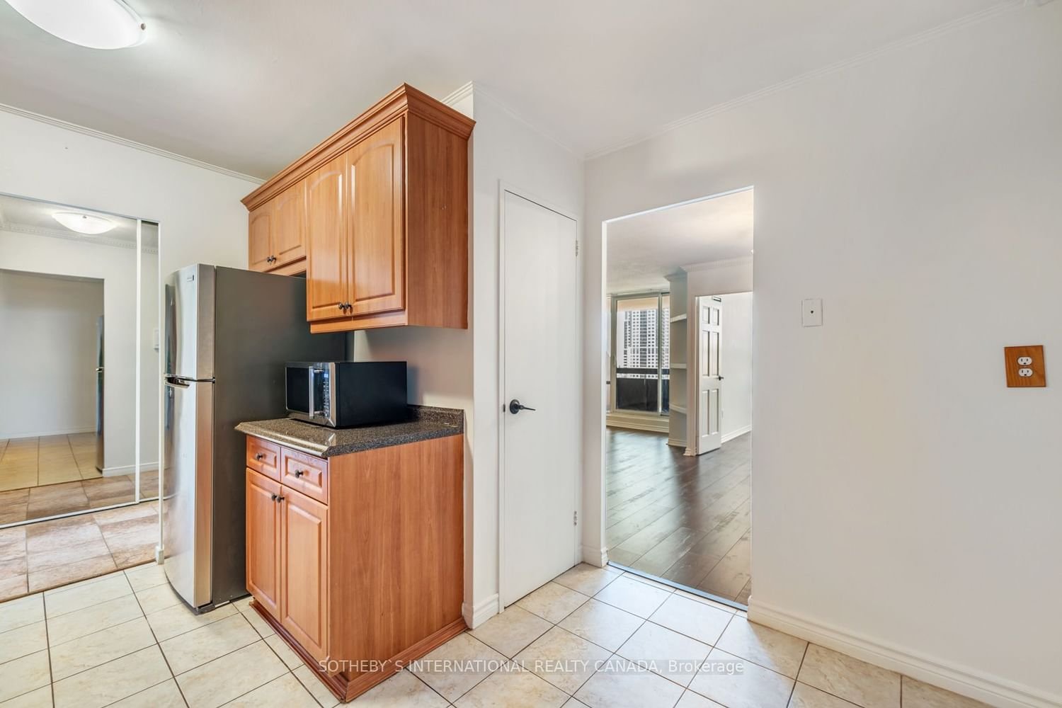 362 The East Mall, unit 1111 for sale - image #12