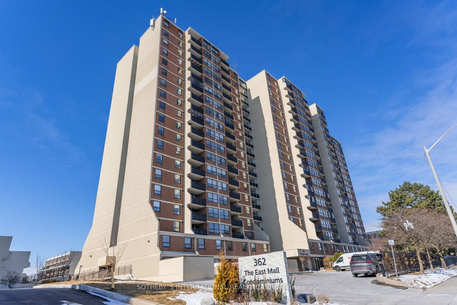 362 The East Mall, unit 1111 for sale - image #2