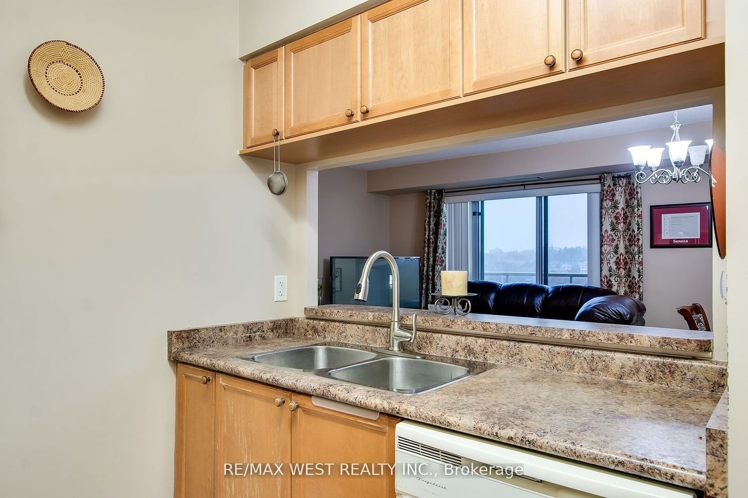 2088 Lawrence Ave, unit 806 for sale - image #18