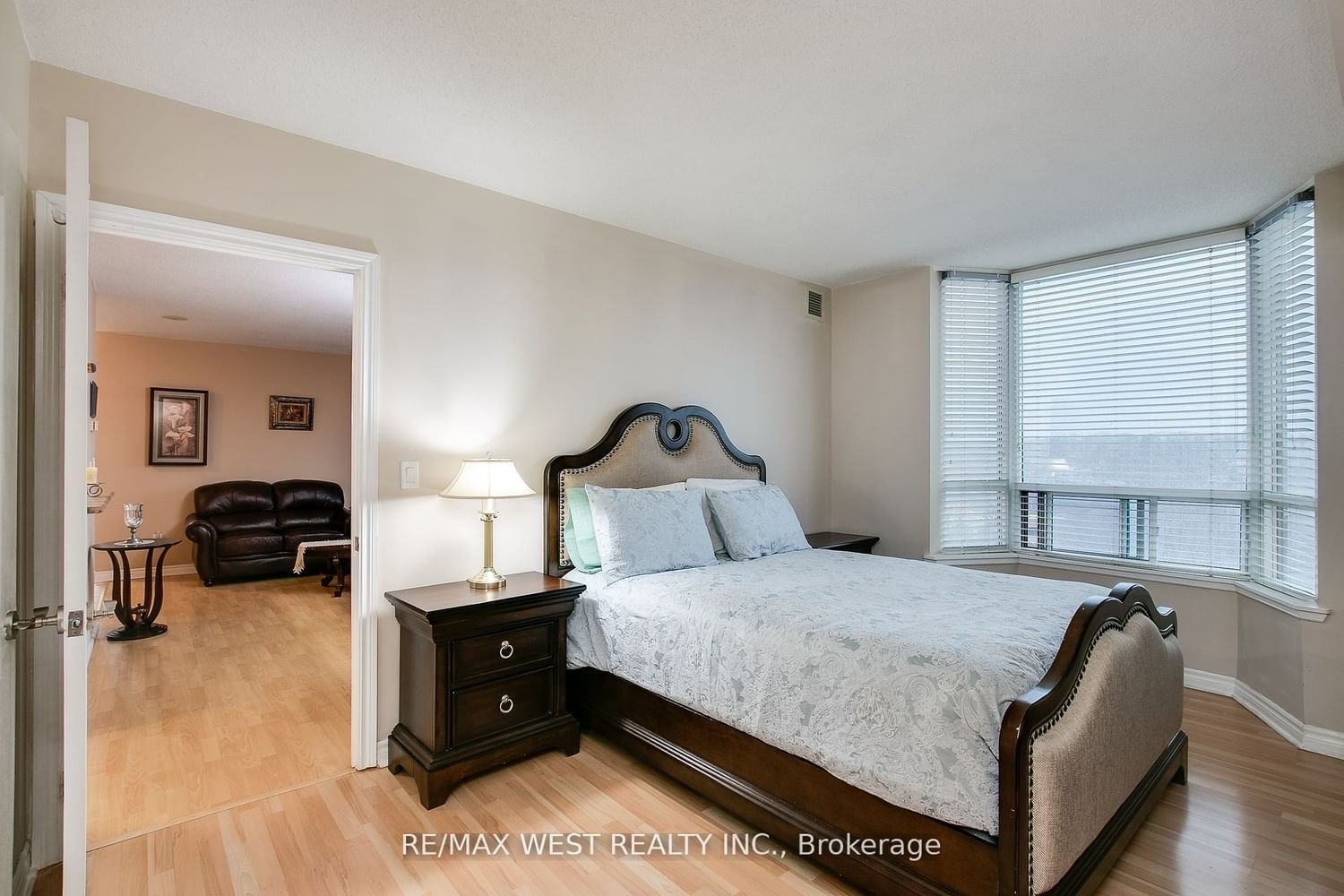2088 Lawrence Ave, unit 806 for sale - image #23
