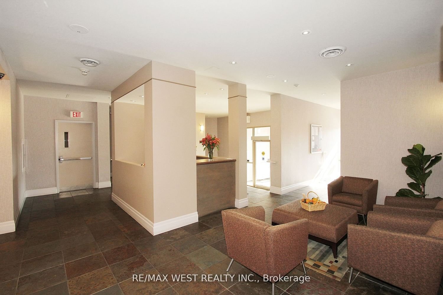 2088 Lawrence Ave, unit 806 for sale - image #5