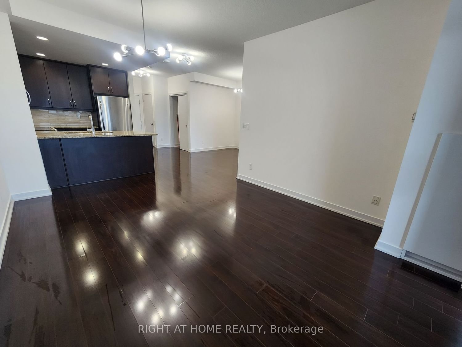 551 Maple Ave, unit 1205 for rent - image #9