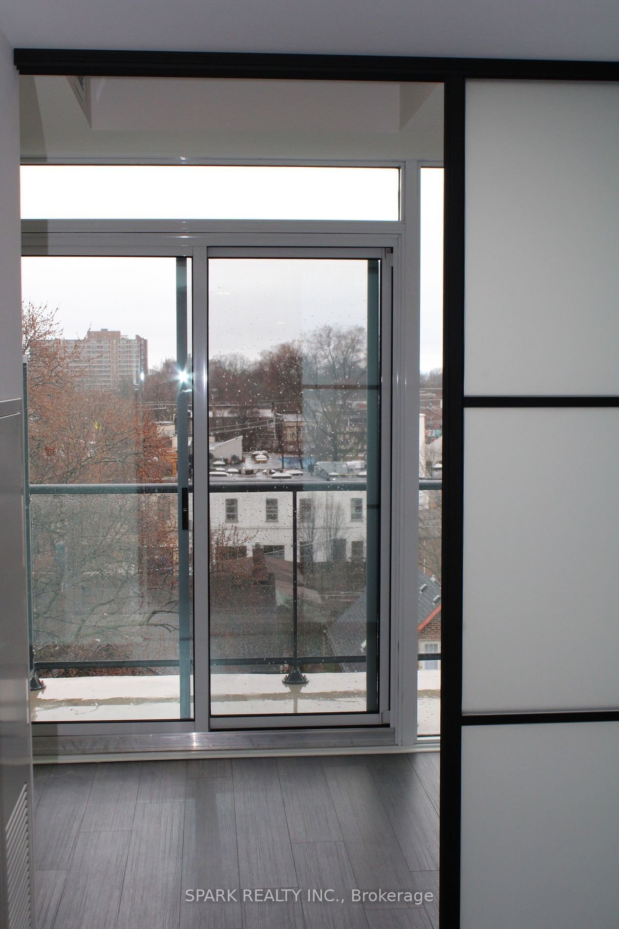 57 Brock Ave, unit 612 for rent - image #10