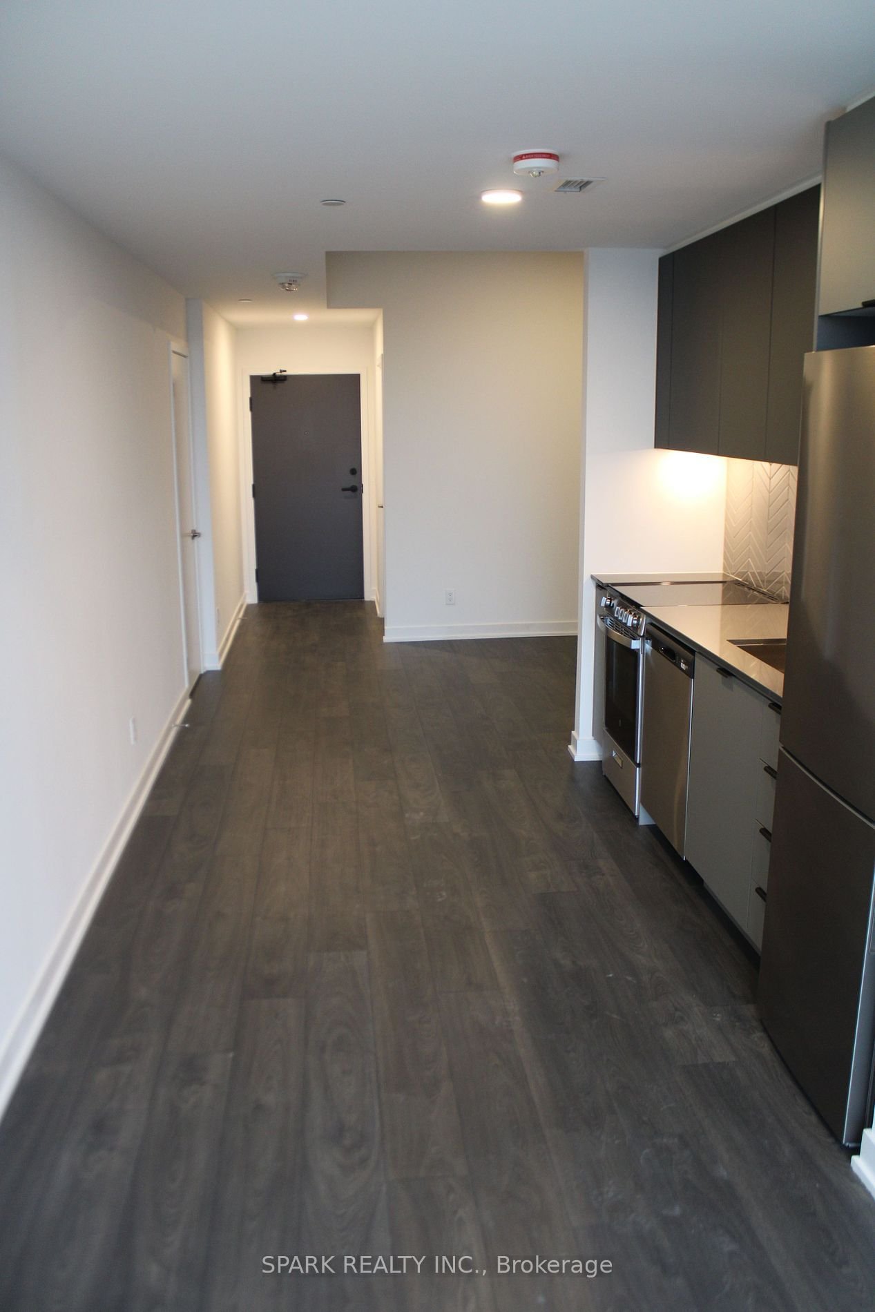 57 Brock Ave, unit 612 for rent - image #3