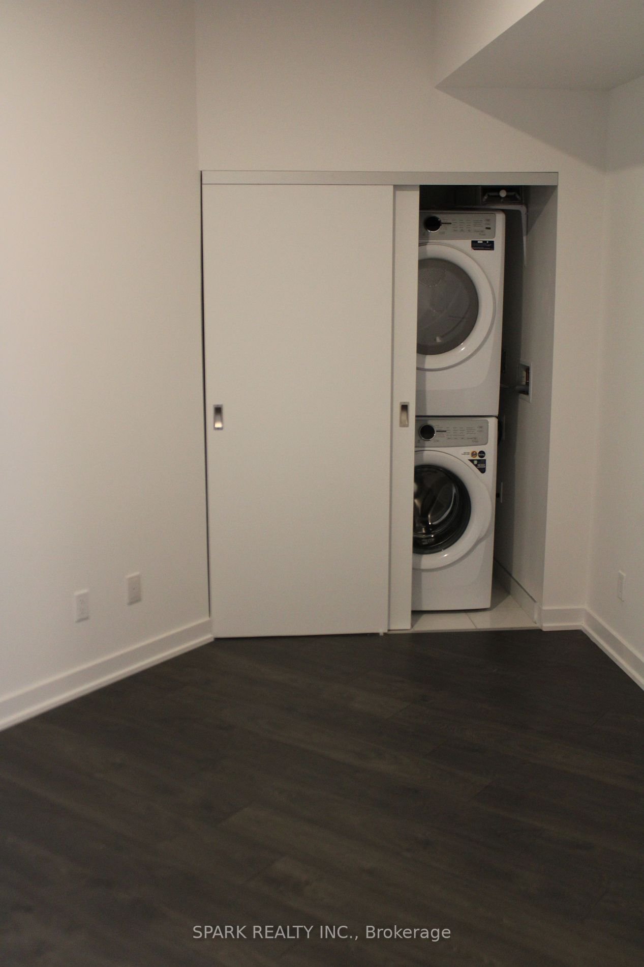 57 Brock Ave, unit 612 for rent - image #5
