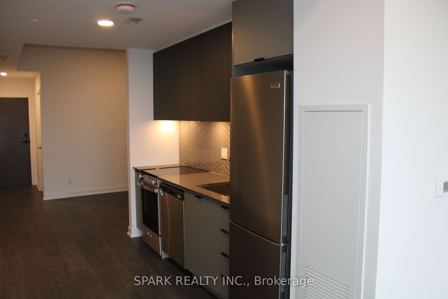 57 Brock Ave, unit 612 for rent - image #7