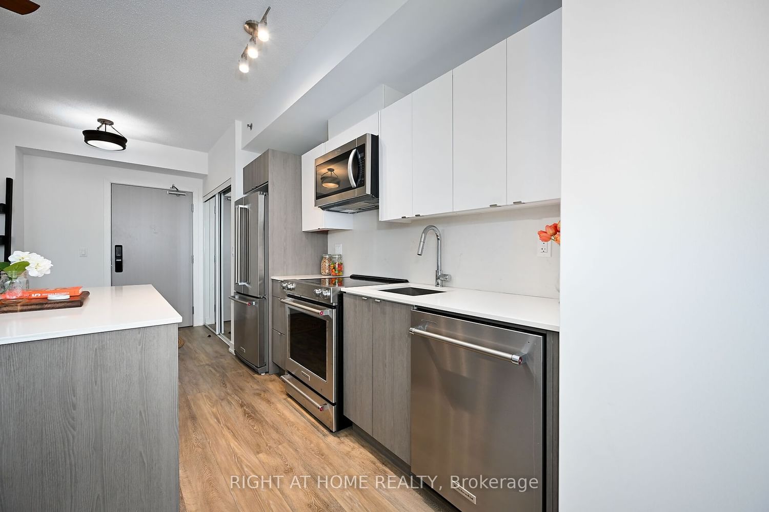 3210 Dakota Common, unit A907 for sale - image #8