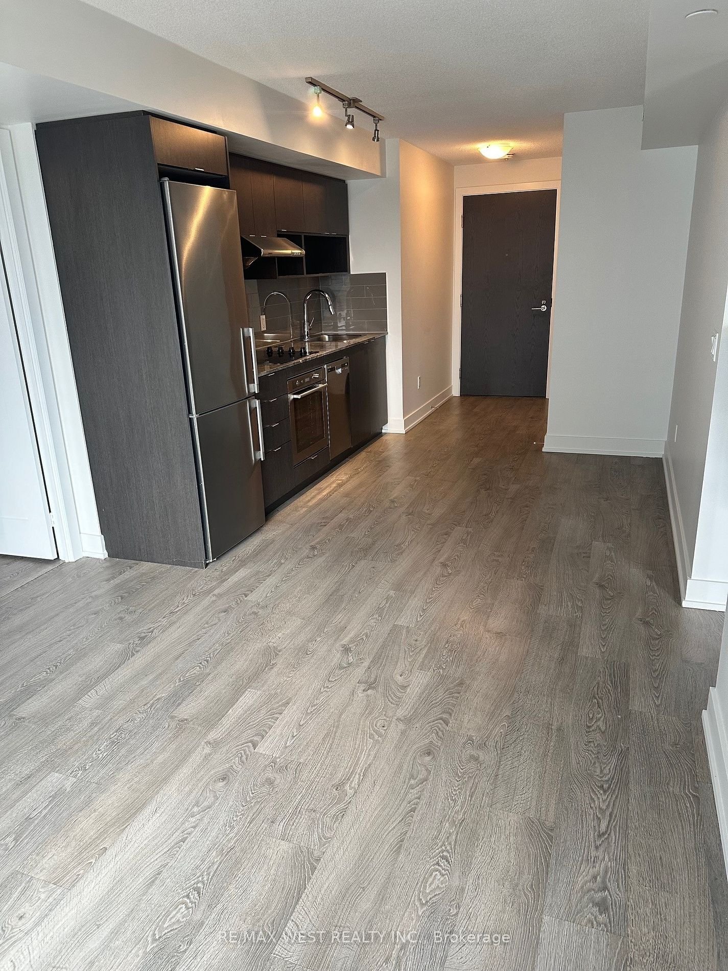 7 Mabelle Ave, unit 1610 for rent - image #4