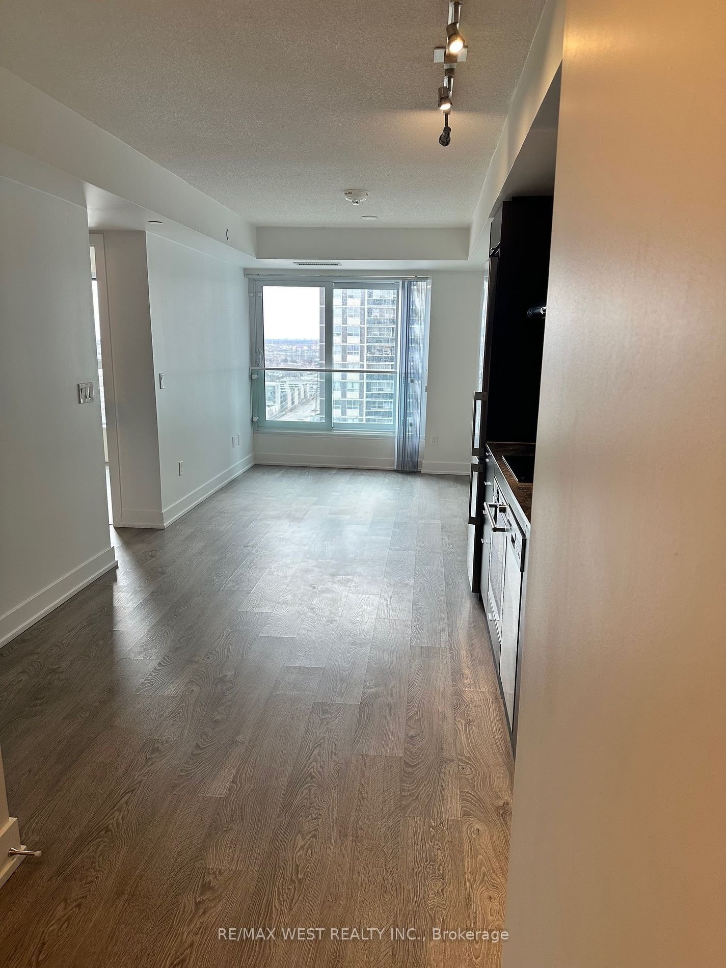 7 Mabelle Ave, unit 1610 for rent - image #7