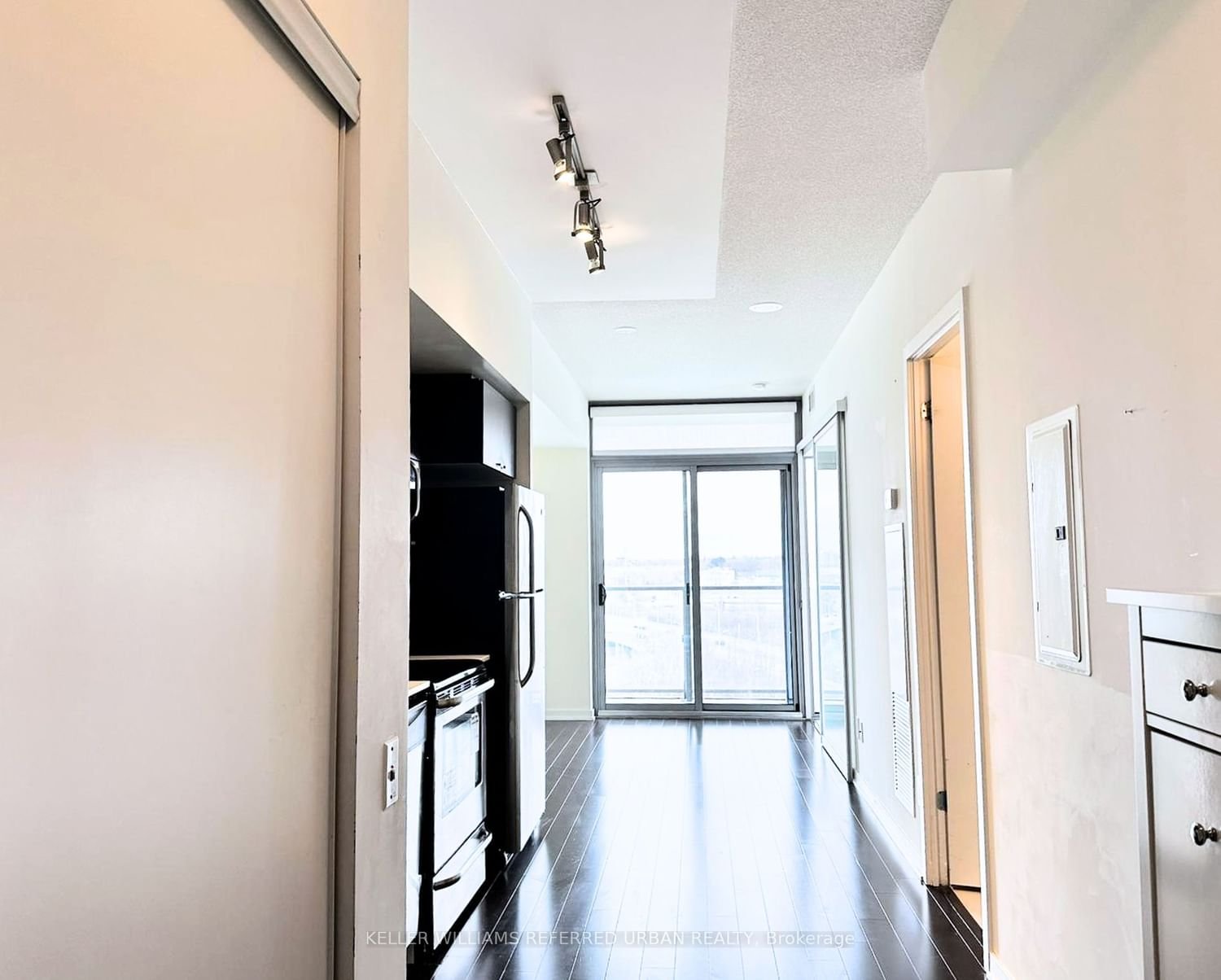 105 The Queensway Ave, unit 908 for rent - image #2
