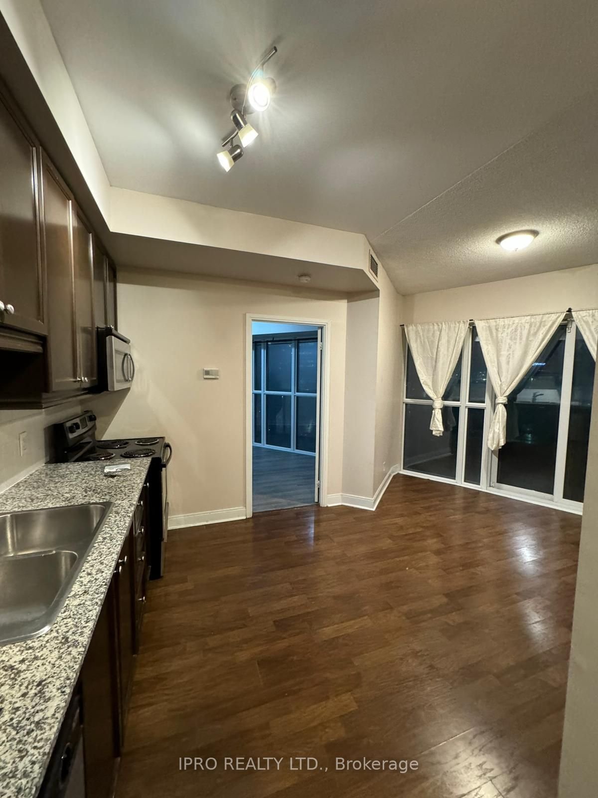 60 Absolute Ave, unit 504 for rent - image #11
