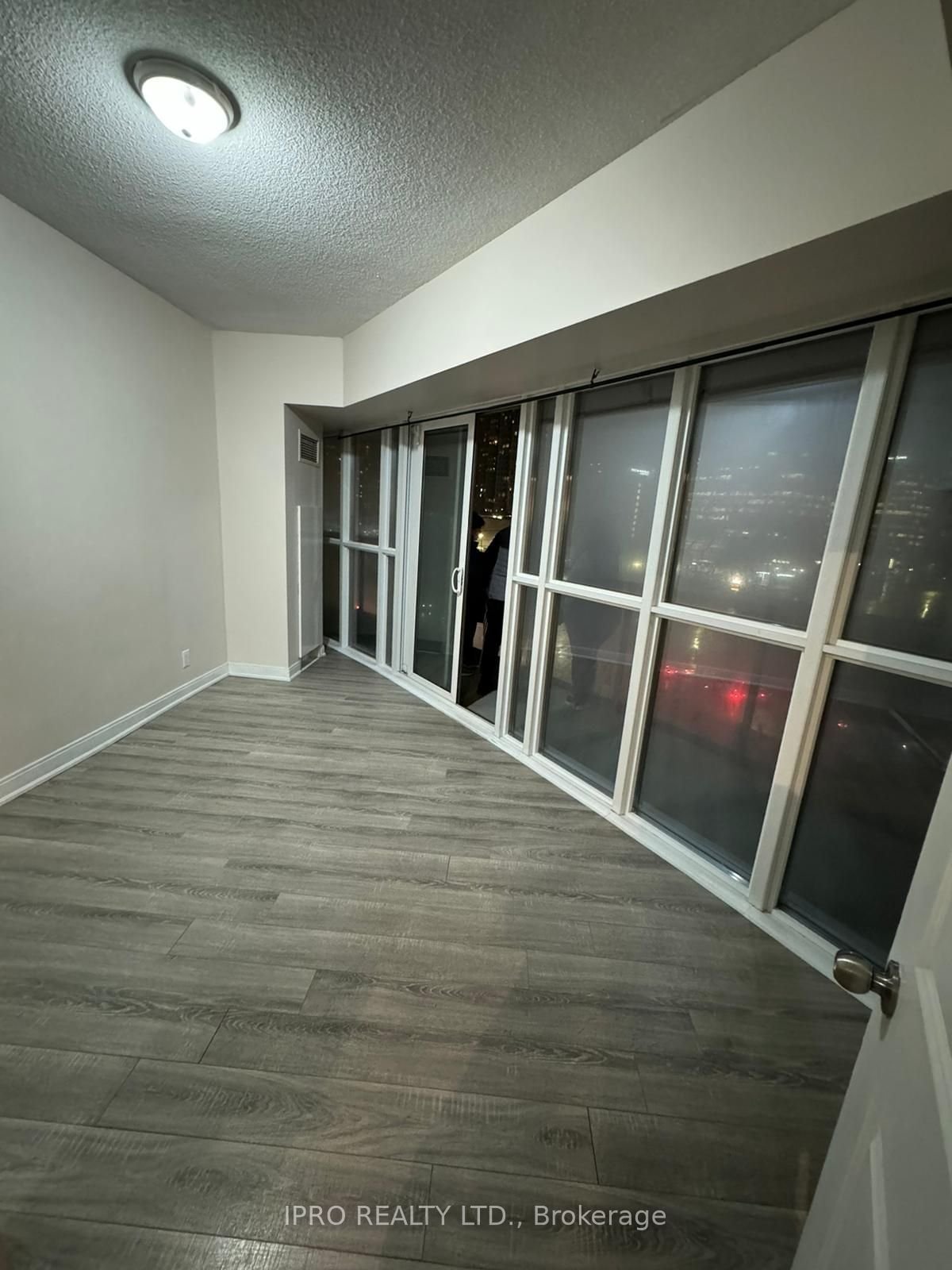 60 Absolute Ave, unit 504 for rent - image #14