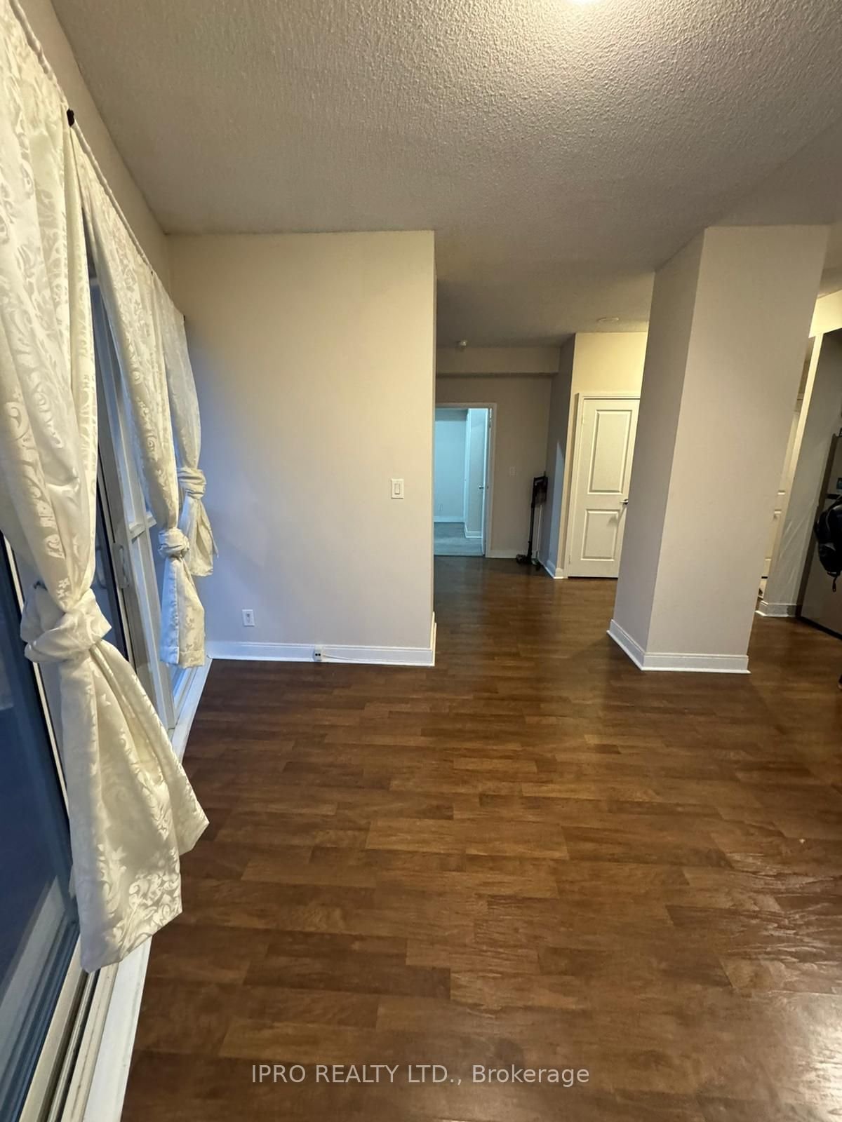 60 Absolute Ave, unit 504 for rent - image #3