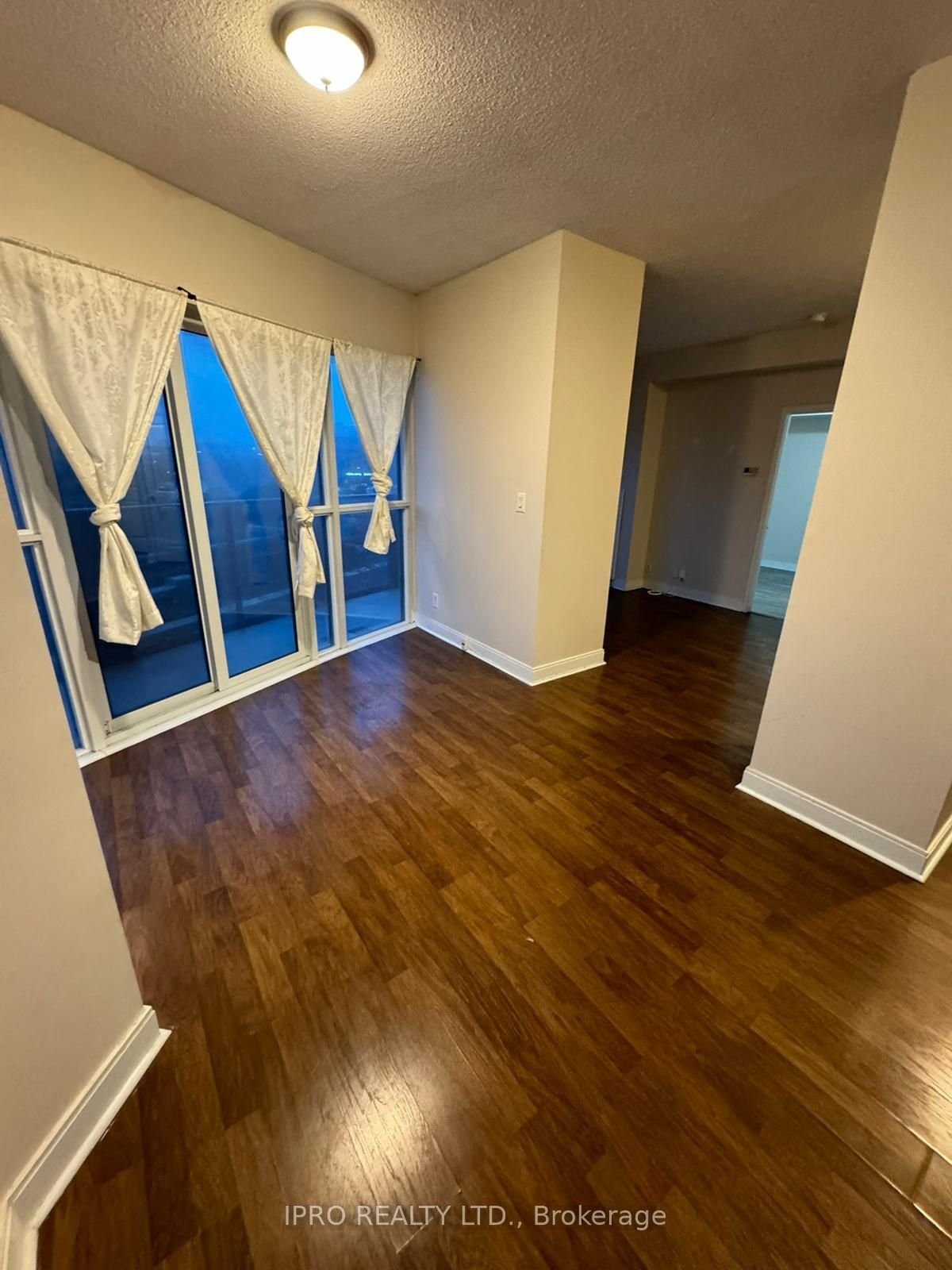 60 Absolute Ave, unit 504 for rent - image #4