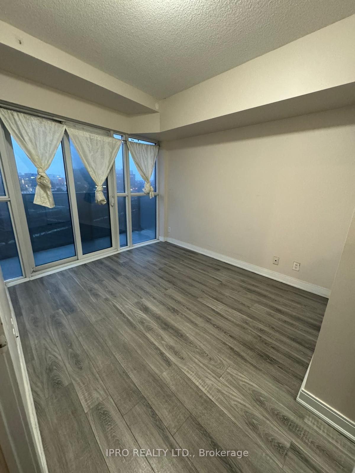 60 Absolute Ave, unit 504 for rent - image #7