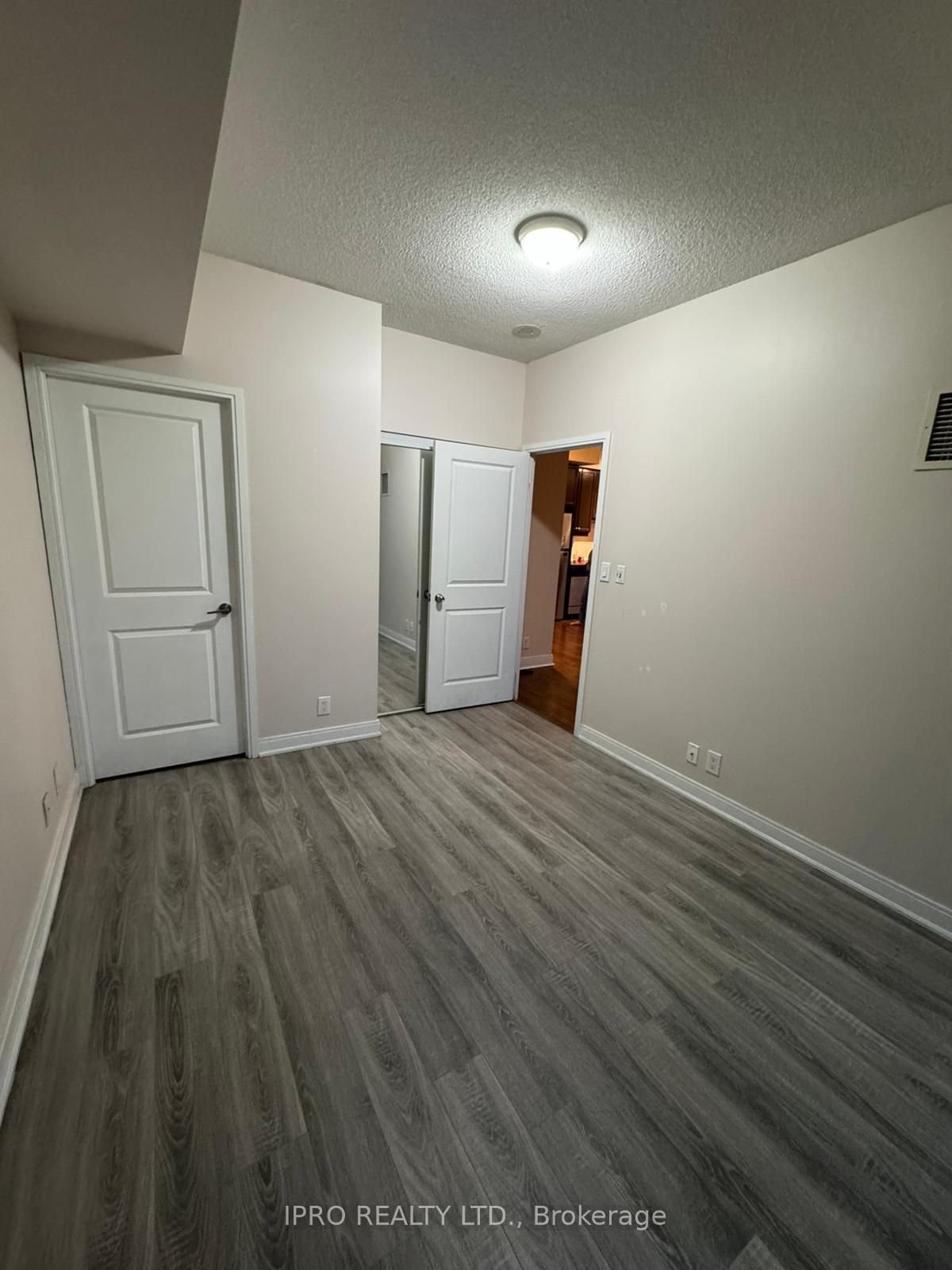 60 Absolute Ave, unit 504 for rent - image #9