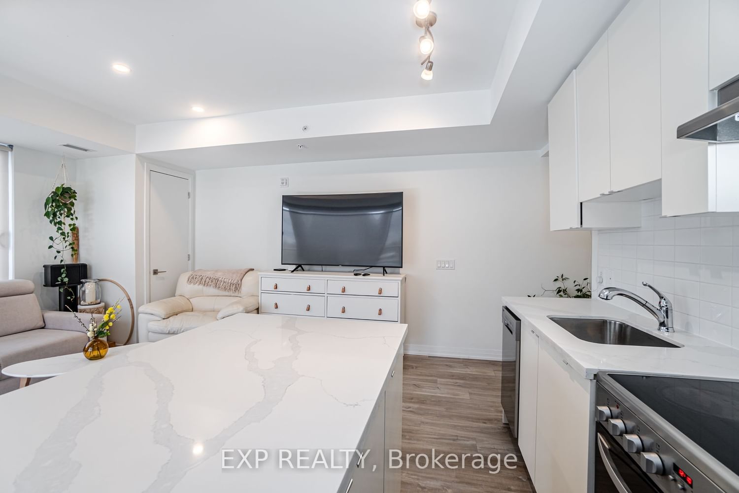 408 Browns Line, unit 401 for sale - image #15